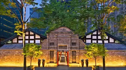 The Temple House: A Landmark of Integrating Tradition and Modernity in Hospitality and the Documentation of High-Quality Mirror Project Implementation